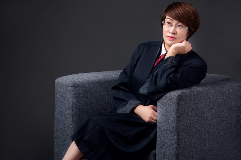 闫婕昀律师